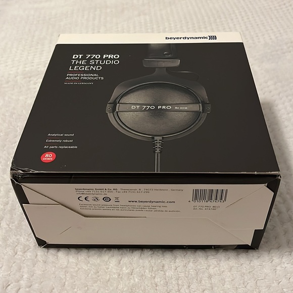 beyerdynamic DT 770 PRO 80 OHM Over-Ear Studio Headphones in Gray - Picture 9 of 12